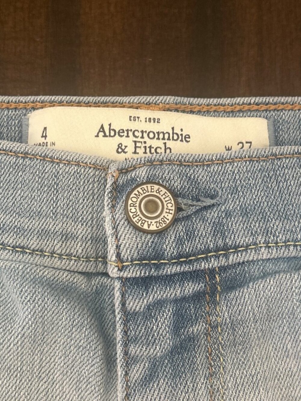 Abercrombie & Fitch Womens Distressed Light Wash Denim Shorts W27 Frayed Hem - Picture 8 of 10